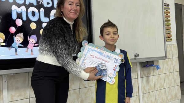 öğrenci ve karne - Sputnik Türkiye