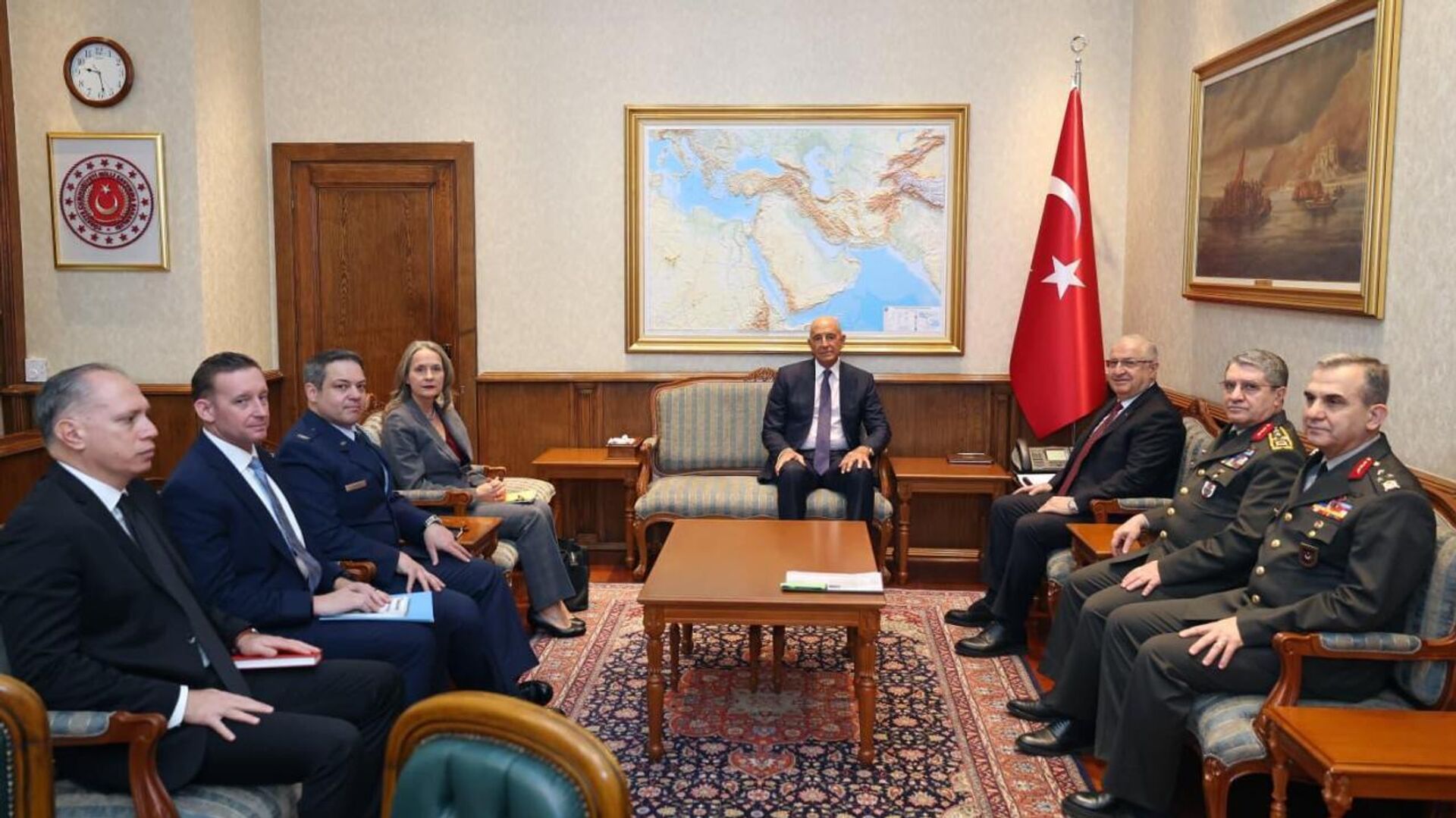 Tom Barrack ve Bakan Güler - Sputnik Türkiye, 1920, 16.01.2026