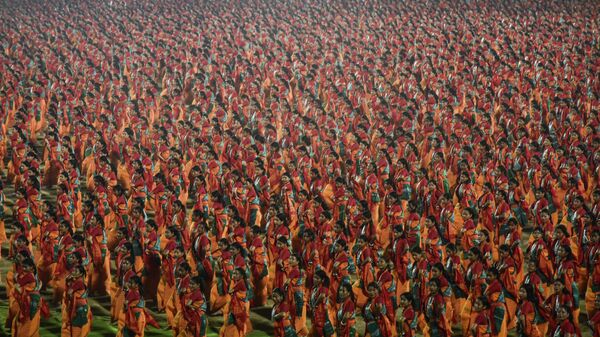 Hindistan’da yaklaşık 10 bin dansçı Guinness Dünya Rekoru için sahne aldı - Sputnik Türkiye