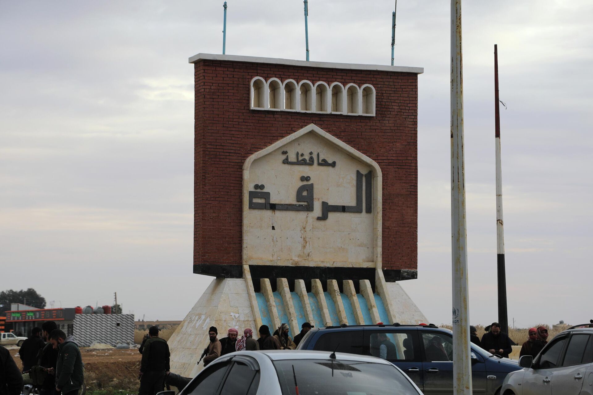 Suriye ordusunun Rakka'nın Tabka ilçesinde kontrolü tamamen sağladığı açıklandı - Sputnik Türkiye, 1920, 18.01.2026