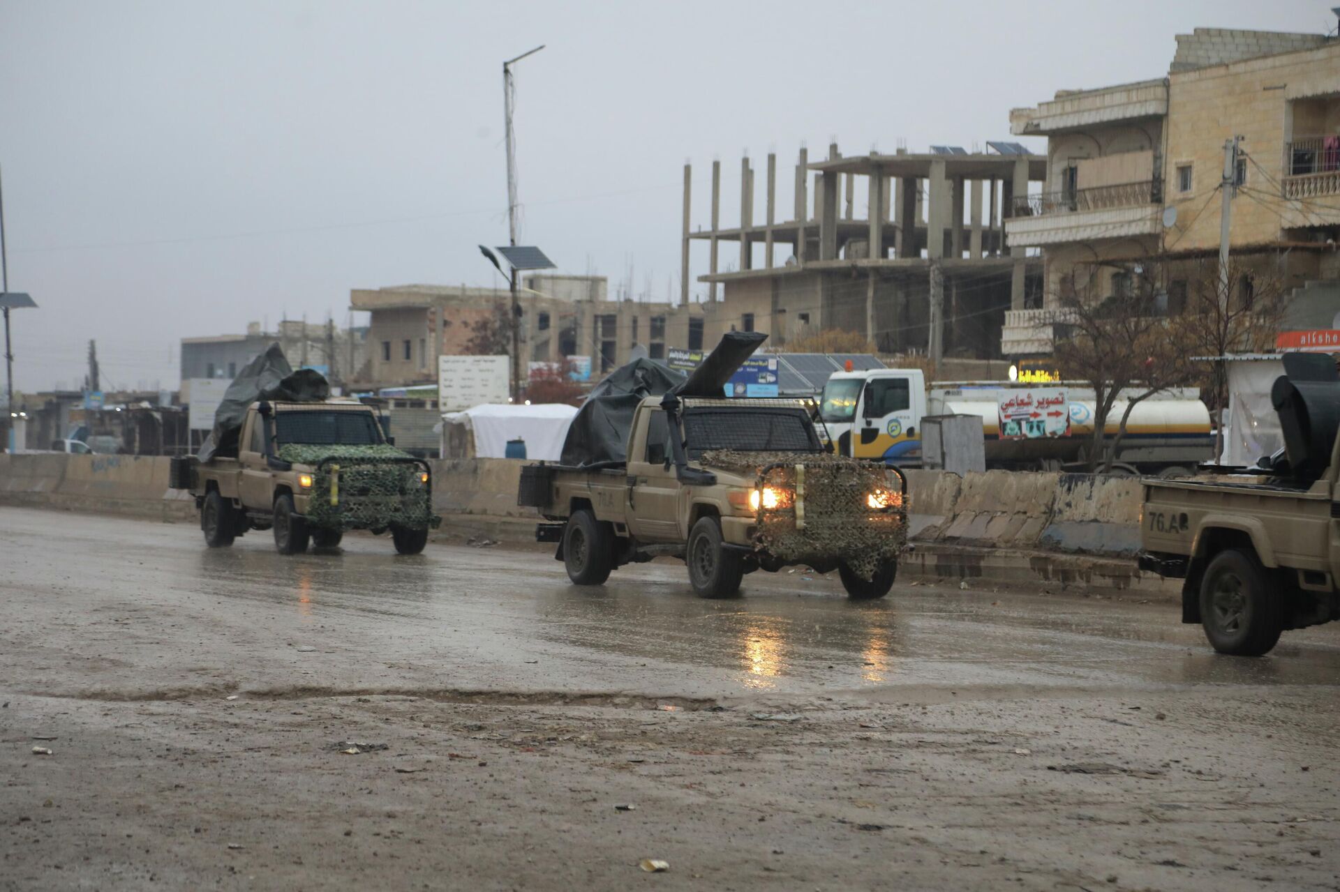 Suriye ordusunun Rakka'nın Tabka ilçesinde kontrolü tamamen sağladığı açıklandı - Sputnik Türkiye, 1920, 18.01.2026