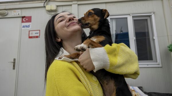 Dünya genç kızı ve dans eden Boncuk'u izliyor - Sputnik Türkiye