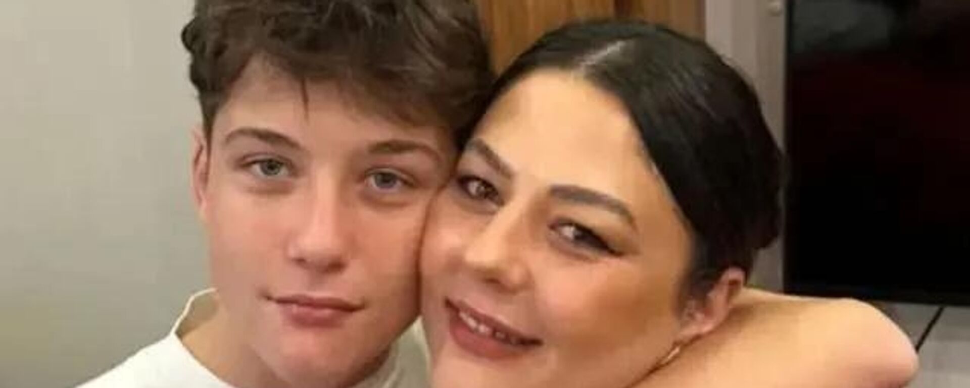 Atlas Çağlayan ve annesi Gülhan Ünlü - Sputnik Türkiye, 1920, 19.01.2026