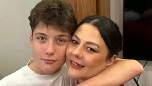 Atlas Çağlayan ve annesi Gülhan Ünlü - Sputnik Türkiye