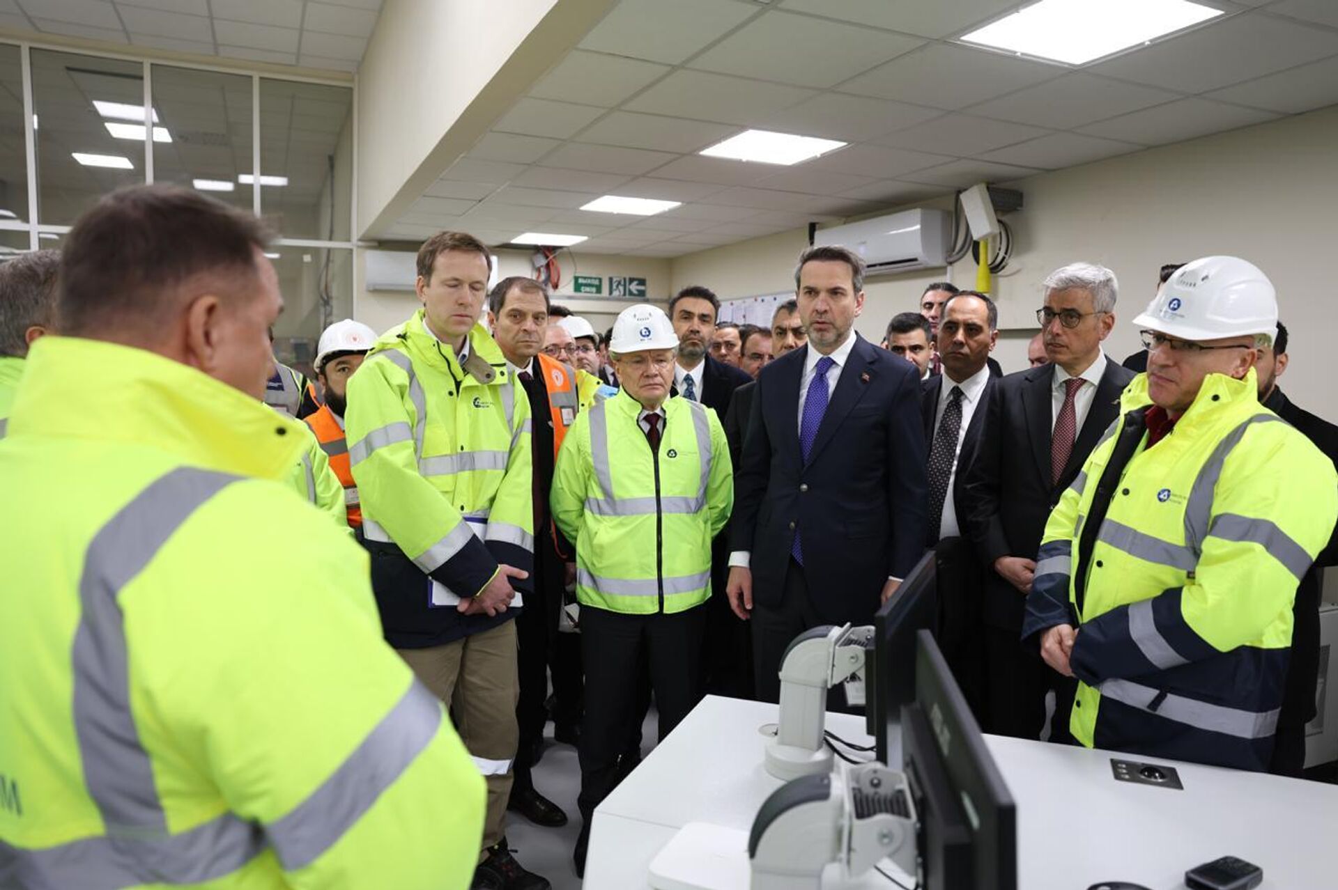 Bakan Alparslan Bayraktar - Sputnik Türkiye, 1920, 19.01.2026