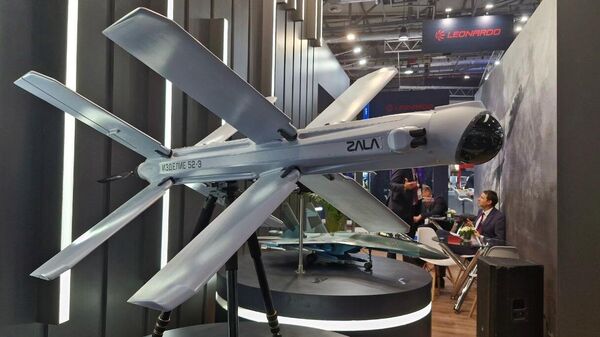 Носитель управляемых боеприпасов Изделие 52-Э (часть ударного комплекса Ланцет-Э) на стенде Рособоронэкспорта на международной оборонной выставке ADEX-2024 в Баку - Sputnik Türkiye