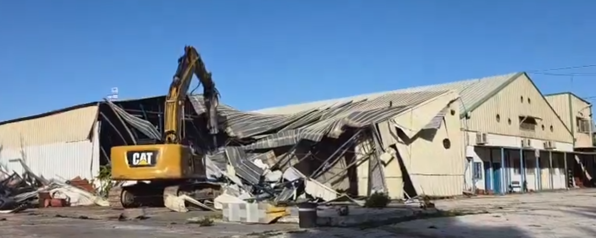 Buldozerlerle yıkılan UNRWA binası - Sputnik Türkiye, 1920, 20.01.2026