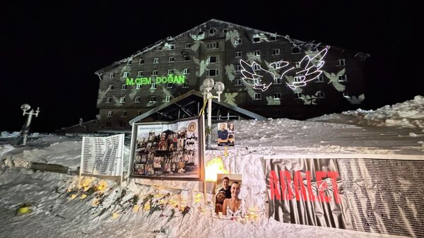 Kartalkaya'daki Grand Kartal Otel yangınında hayatını kaybedenler anıldı - Sputnik Türkiye