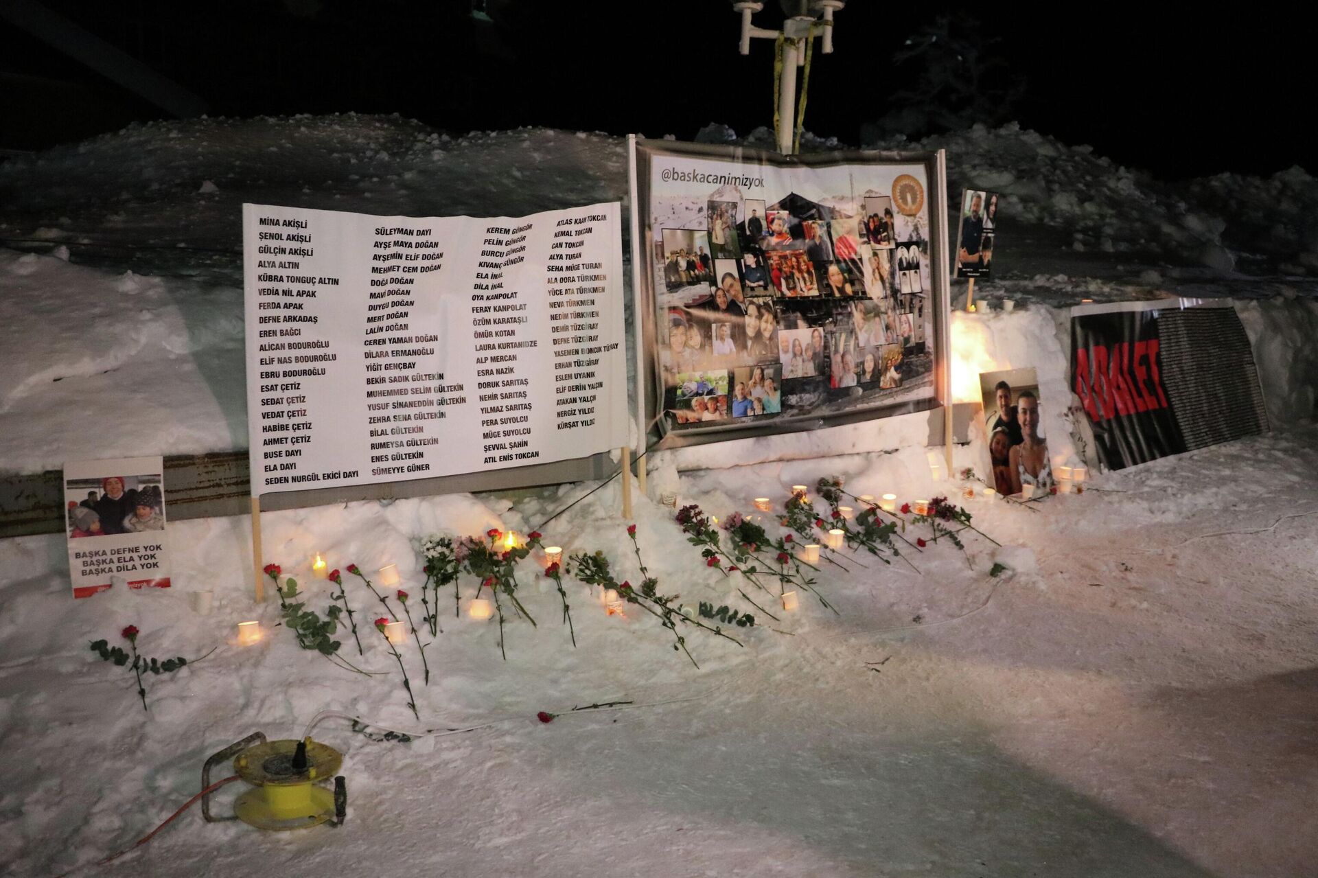 Kartalkaya'daki Grand Kartal Otel yangınında hayatını kaybedenler anıldı - Sputnik Türkiye, 1920, 21.01.2026