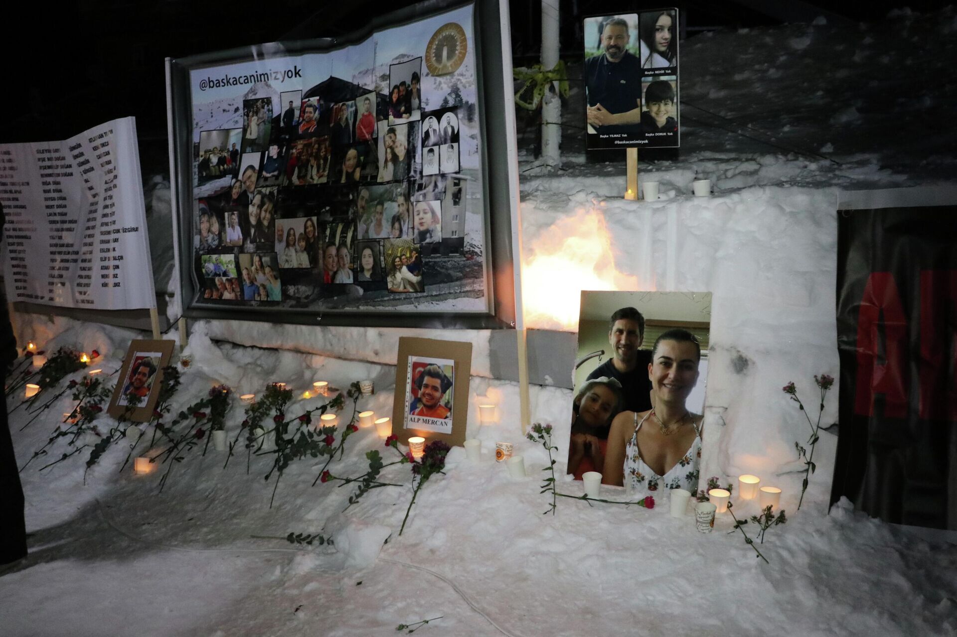 Kartalkaya'daki Grand Kartal Otel yangınında hayatını kaybedenler anıldı - Sputnik Türkiye, 1920, 21.01.2026