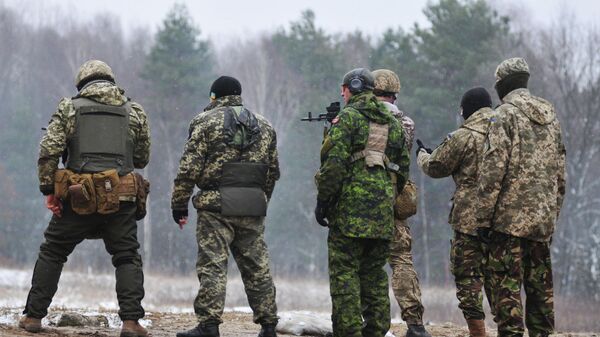 Canadian instructors train Ukrainian service persons as part of UNIFIER operation at Yavorivsky training range in the Lviv Region. - Sputnik Türkiye