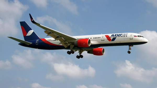 Azur Air'e ait Boeing 757-200 uçağı - Sputnik Türkiye