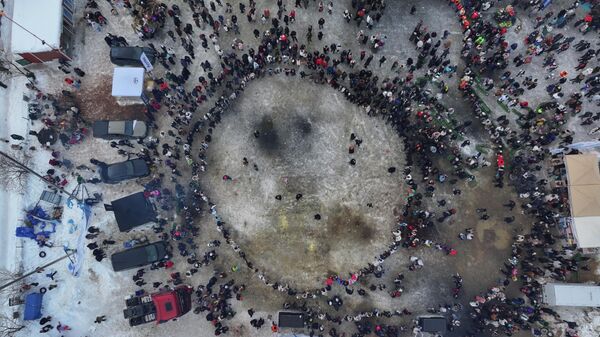 Uzungöl'de dev horon oluşturuldu: Yüzlerce kişi horona girdi - Sputnik Türkiye