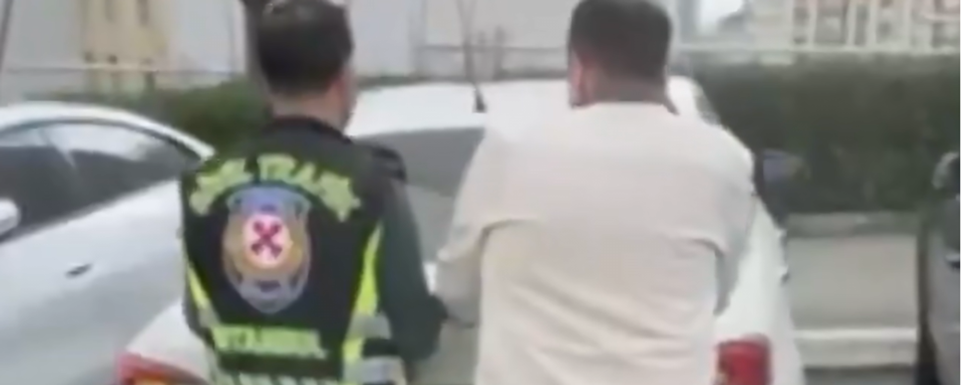 Kafasıyla araç camını kırarak sürücüye saldıran kişi yakalandı - Sputnik Türkiye, 1920, 25.01.2026