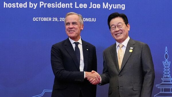 Kanada Başbakanı Mark Carney, Güney Kore Devlet Başkanı Lee Jae Myung - Sputnik Türkiye