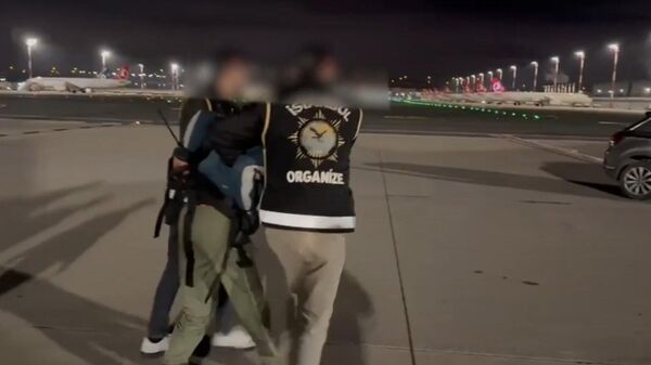 14 suçlu Türkiye'ye iade edildi - Sputnik Türkiye