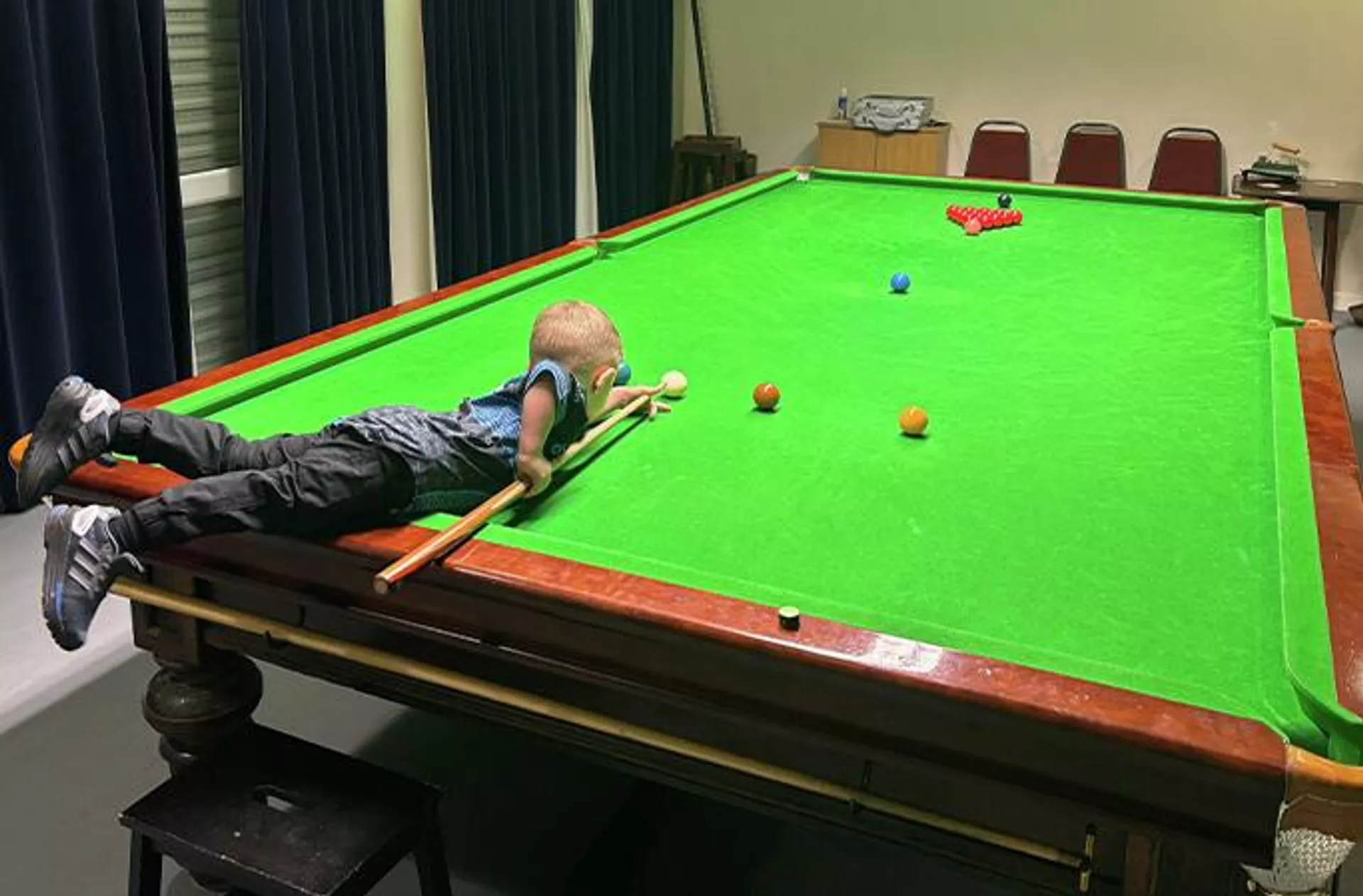 2 yaşındaki bilardo oyuncusu, Guinness Dünya Rekorları'na girdi - Sputnik Türkiye, 1920, 28.01.2026