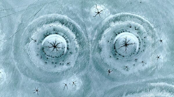 Gümüşören Barajı'nda soğuğun etkisiyle oluşan ve göz bebeklerine benzeyen buz oluşumları görüntülendi - Sputnik Türkiye