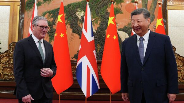 İngiltere Başbakanı Starmer ile Çin Devlet Başkanı Şi Cinping bir araya geldi - Sputnik Türkiye
