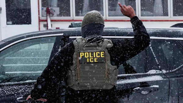 Minneapolis'te bir ICE memuru - Sputnik Türkiye