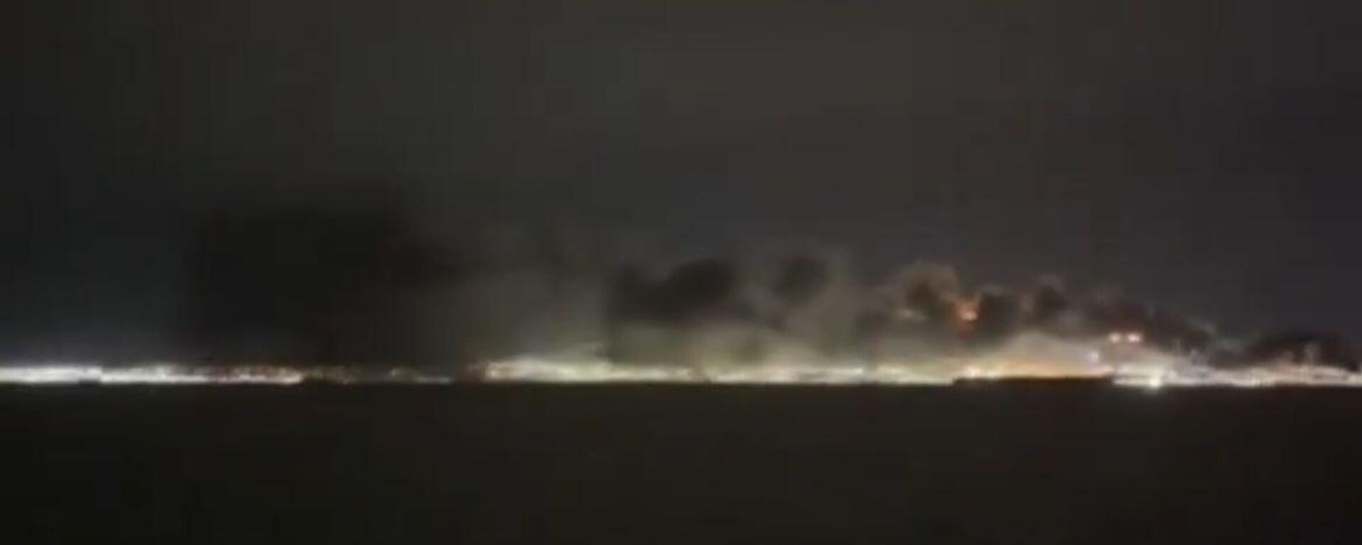 Tüpraş İzmit Rafinerisi’nde patlama meydana geldi - Sputnik Türkiye, 1920, 29.01.2026