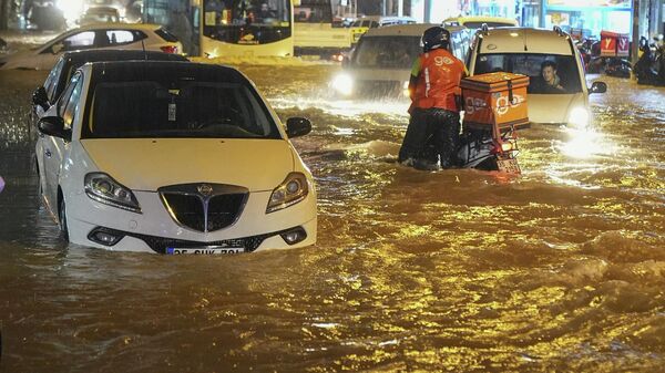 İzmir'de sel - Sputnik Türkiye