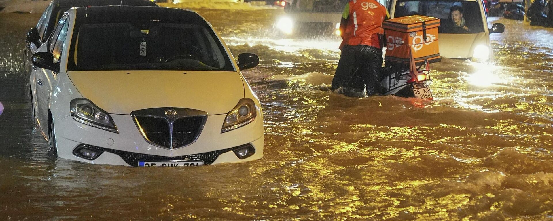 İzmir'de sel - Sputnik Türkiye, 1920, 30.01.2026