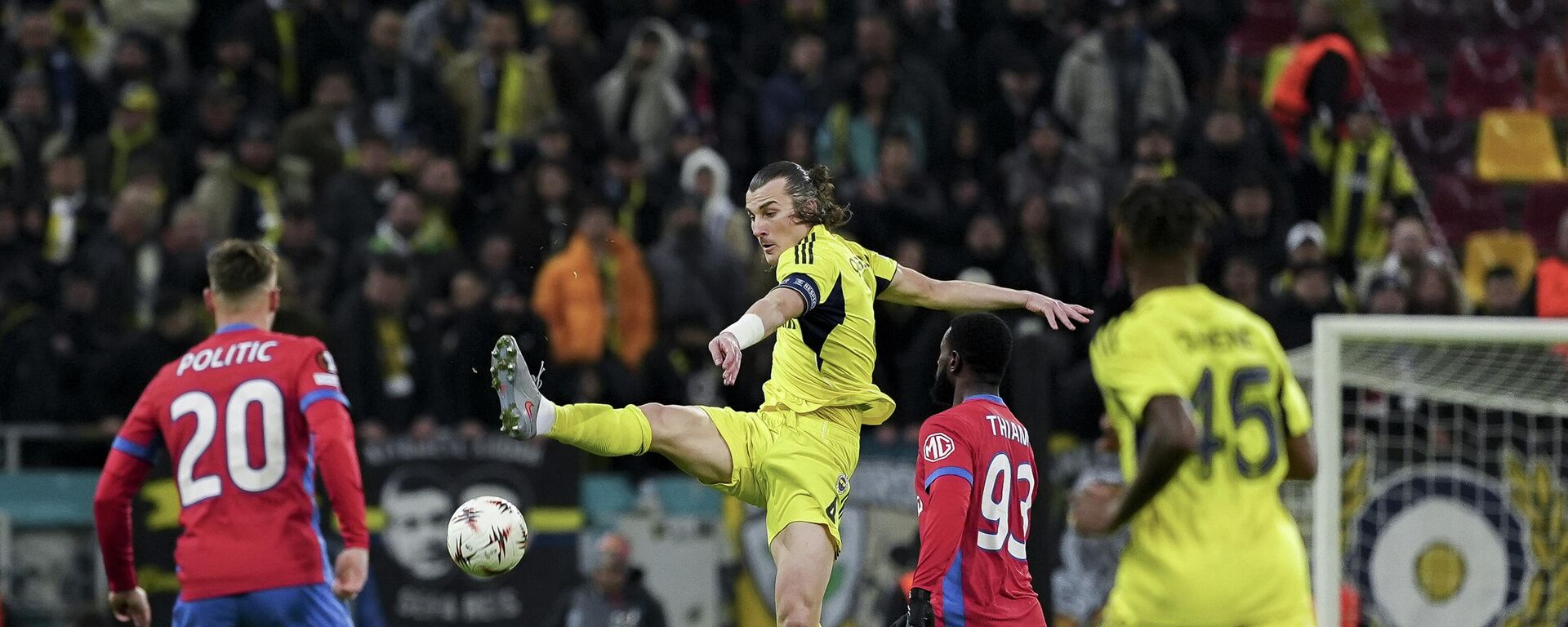 Fenerbahçe, deplasmanda FCSB ile 1-1 berabere kaldı - Sputnik Türkiye, 1920, 30.01.2026