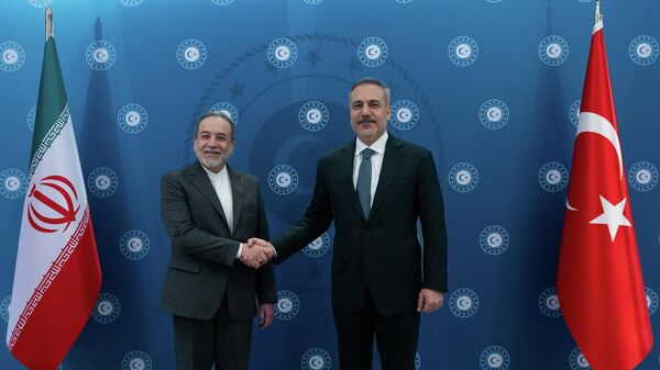 Dışişleri Bakanı Fidan, İran Dışişleri Bakanı Arakçi ile İstanbul'da bir araya geldi - Sputnik Türkiye