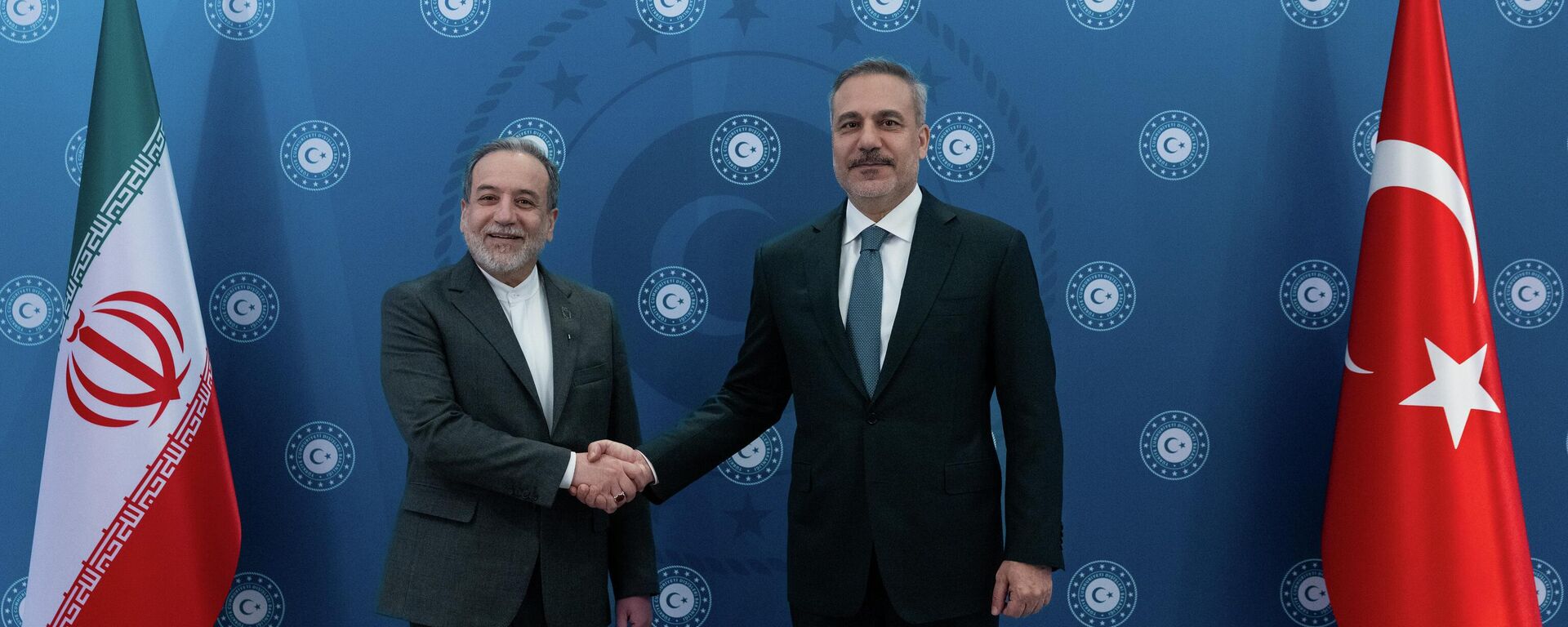 Dışişleri Bakanı Fidan, İran Dışişleri Bakanı Arakçi ile İstanbul'da bir araya geldi - Sputnik Türkiye, 1920, 09.02.2026