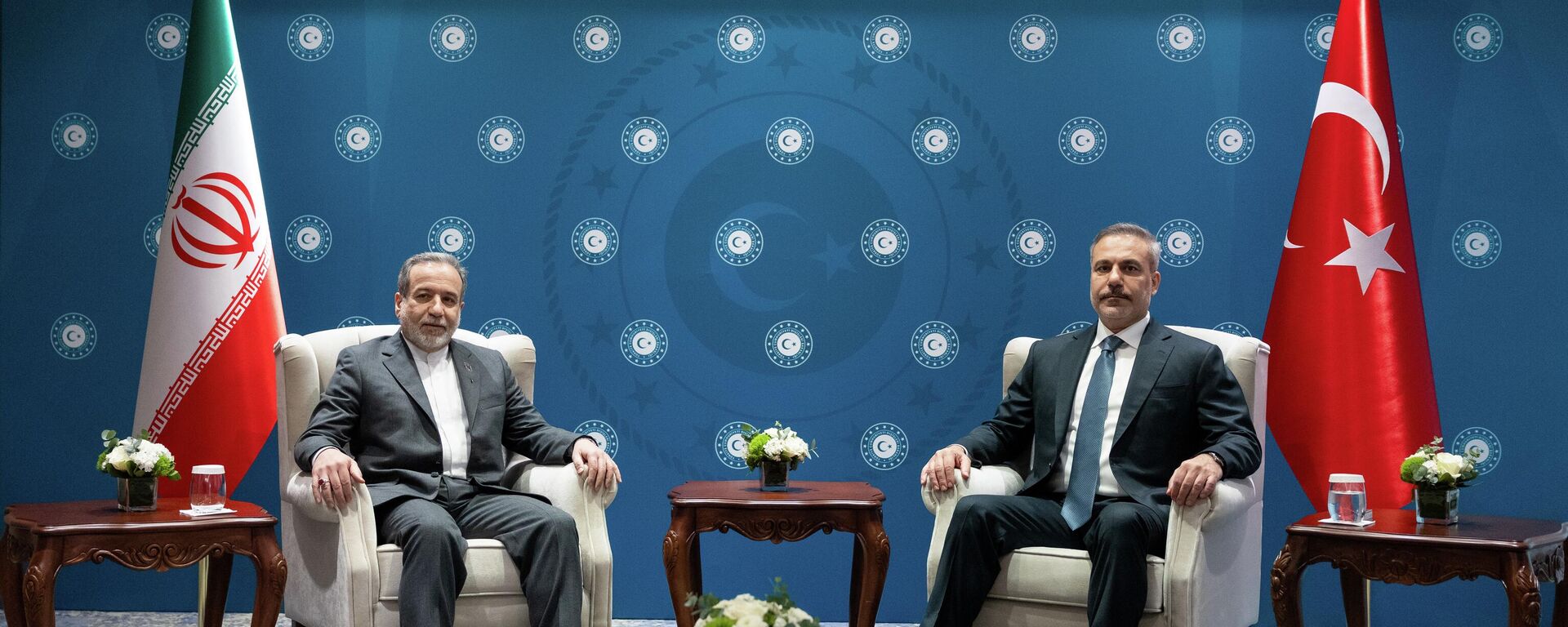 Dışişleri Bakanı Fidan, İran Dışişleri Bakanı Arakçi ile İstanbul'da bir araya geldi - Sputnik Türkiye, 1920, 25.03.2026