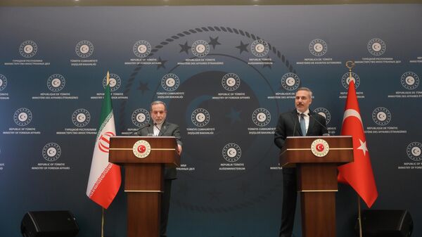 Dışişleri Bakanı Hakan Fidan, İran Dışişleri Bakanı Abbas Arakçi ile İstanbul'da bir araya geldi - Sputnik Türkiye