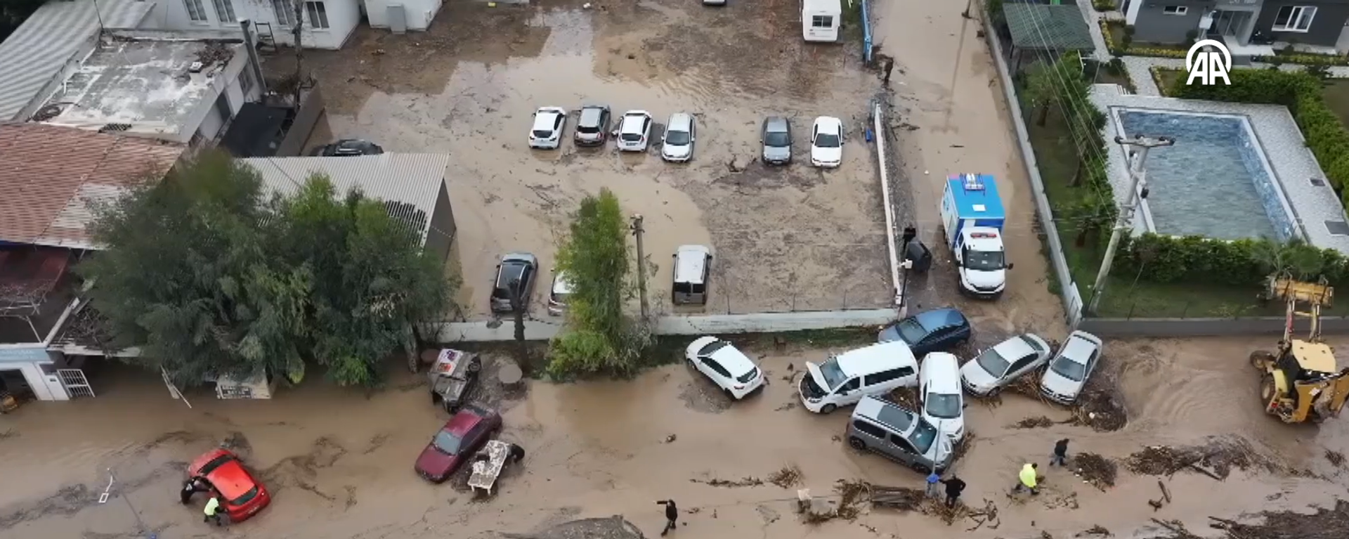 Mersin'de kuvvetli yağış etkili oluyor: Araçlarsu altında kaldı - Sputnik Türkiye, 1920, 30.01.2026