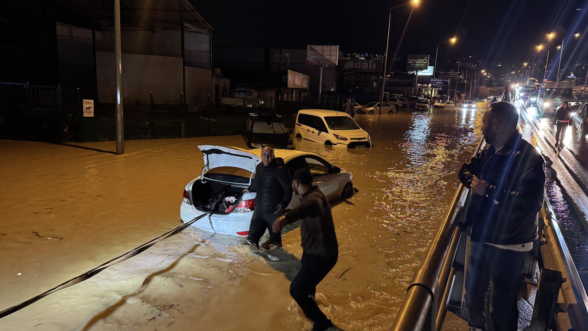 Aydın’ın Kuşadası, Söke, Didim, Germencik ve İncirliova ilçelerinde sağanak ve dolu - Sputnik Türkiye, 1920, 02.02.2026