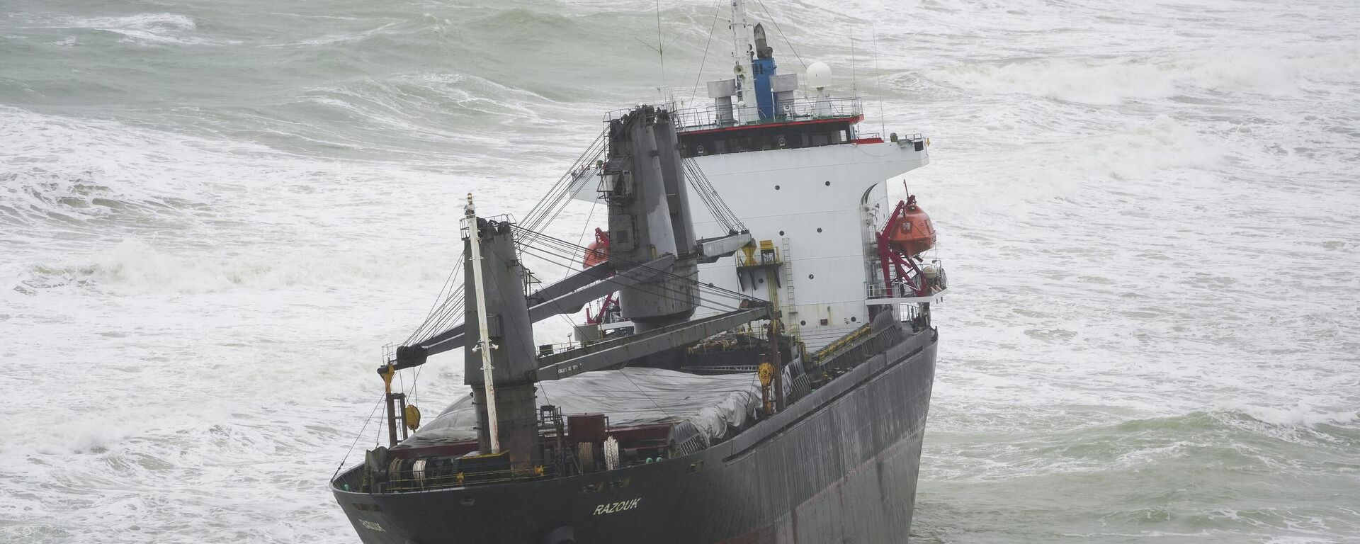 Komor Adaları bayraklı kargo gemisi Sarıyer'de karaya oturdu - Sputnik Türkiye, 1920, 02.02.2026