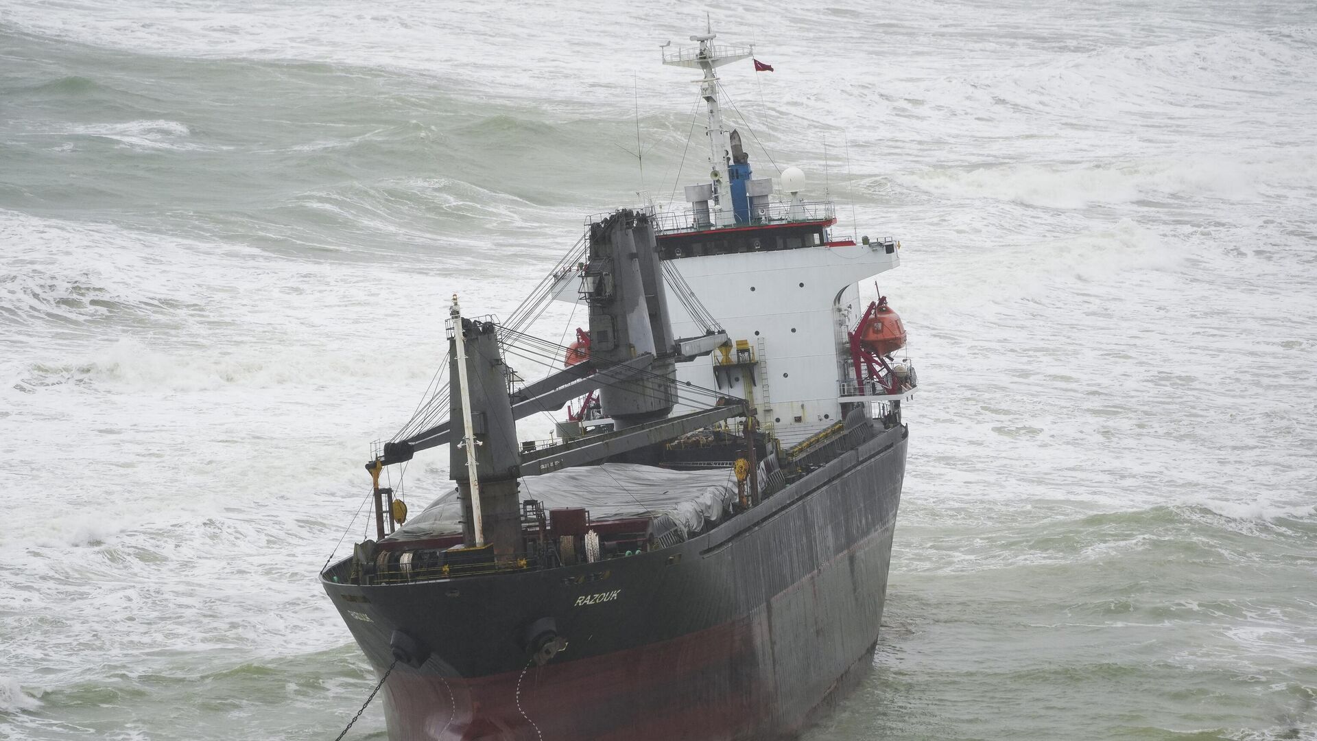 Komor Adaları bayraklı kargo gemisi Sarıyer'de karaya oturdu - Sputnik Türkiye, 1920, 02.02.2026