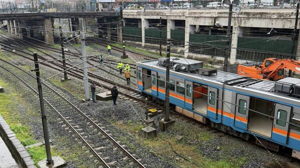 Metro raydan çıktı - Sputnik Türkiye
