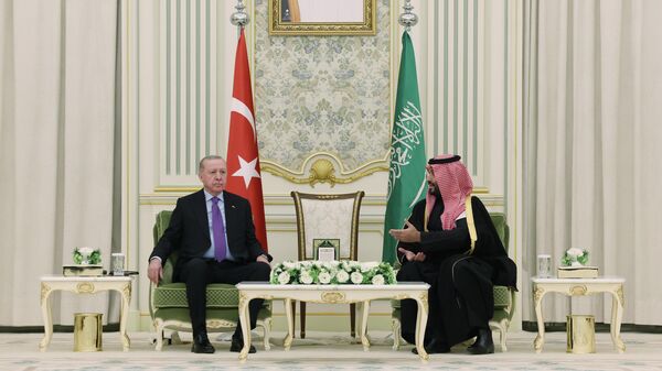Cumhurbaşkanı Recep Tayyip Erdoğan ve Suudi Arabistan Veliaht Prensi Muhammed bin Selman  - Sputnik Türkiye