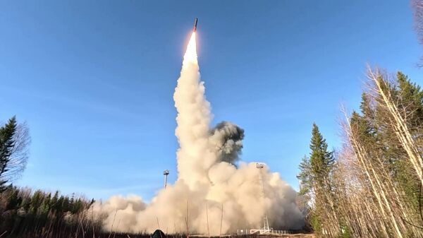 The launch of a Yars intercontinental ballistic missile during a training exercise of strategic nuclear forces involving their ground, sea, and air components. - Sputnik Türkiye