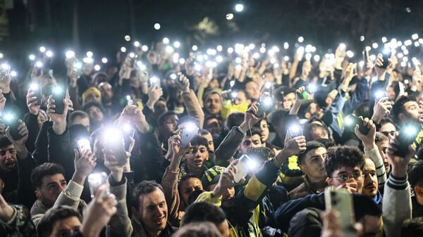 Ara transferin bitimine saatler kala Süper Lig takımları: Kimler imza attı? - Sputnik Türkiye