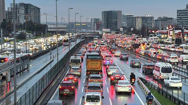 İstanbul'da trafik yoğunluğu - Sputnik Türkiye