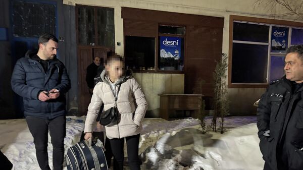 Erzurum'da evde zorla tutulduğu yönünde ihbarda bulunan  kadın polis ekiplerince kurtarıldı - Sputnik Türkiye