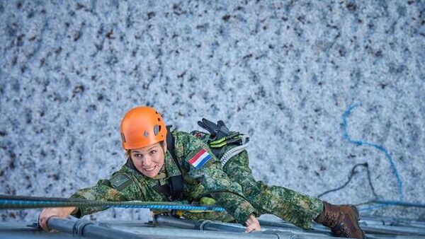 Hollanda Kraliçesi Maxima orduya katıldı - Sputnik Türkiye