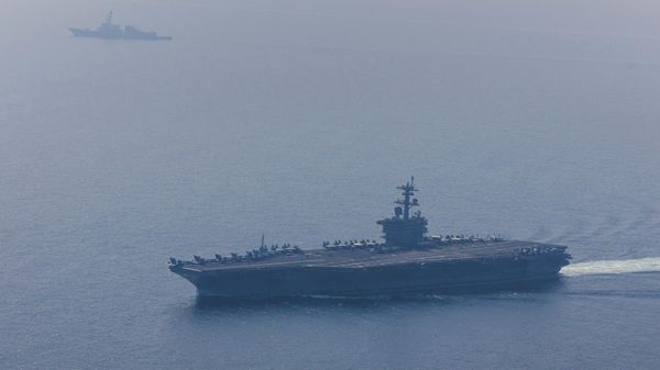 ABD Merkez Kuvvetler Komutanlığı (CENTCOM), Umman Denizi'nde seyir gerçekleştiren Abraham Lincoln Uçak Gemisi Taarruz Grubu'nun fotoğraflarını paylaştı. - Sputnik Türkiye