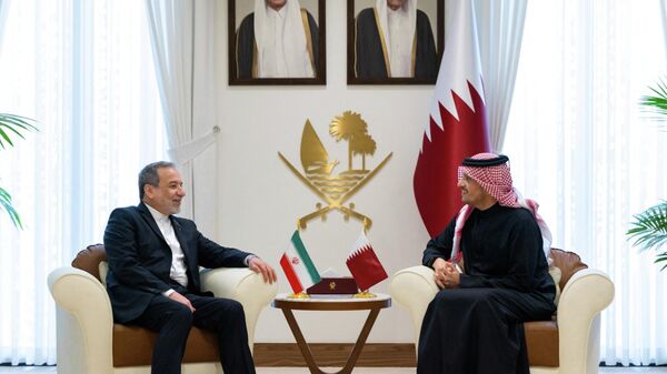Katar Başbakanı Al Sani ile İran Dışişleri Bakanı Arakçi, Doha'da bir araya geldi - Sputnik Türkiye