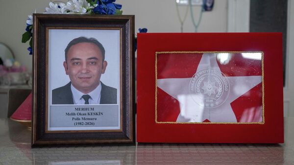 Ankara'da araç muayene istasyonunda çıkan kavganın ardından hayatını kaybeden polis memuru Melih Okan - Sputnik Türkiye