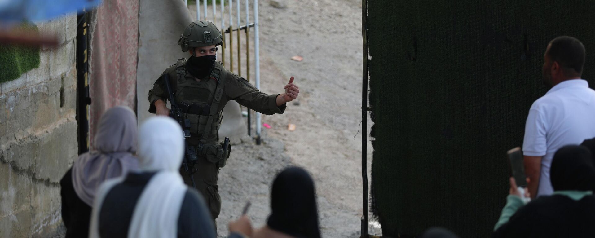 İsrail askerleri ile işgal altındaki Batı Şeria'da Filistinliler arasında sık sık gerginlik yaşanıyor - Sputnik Türkiye, 1920, 16.02.2026