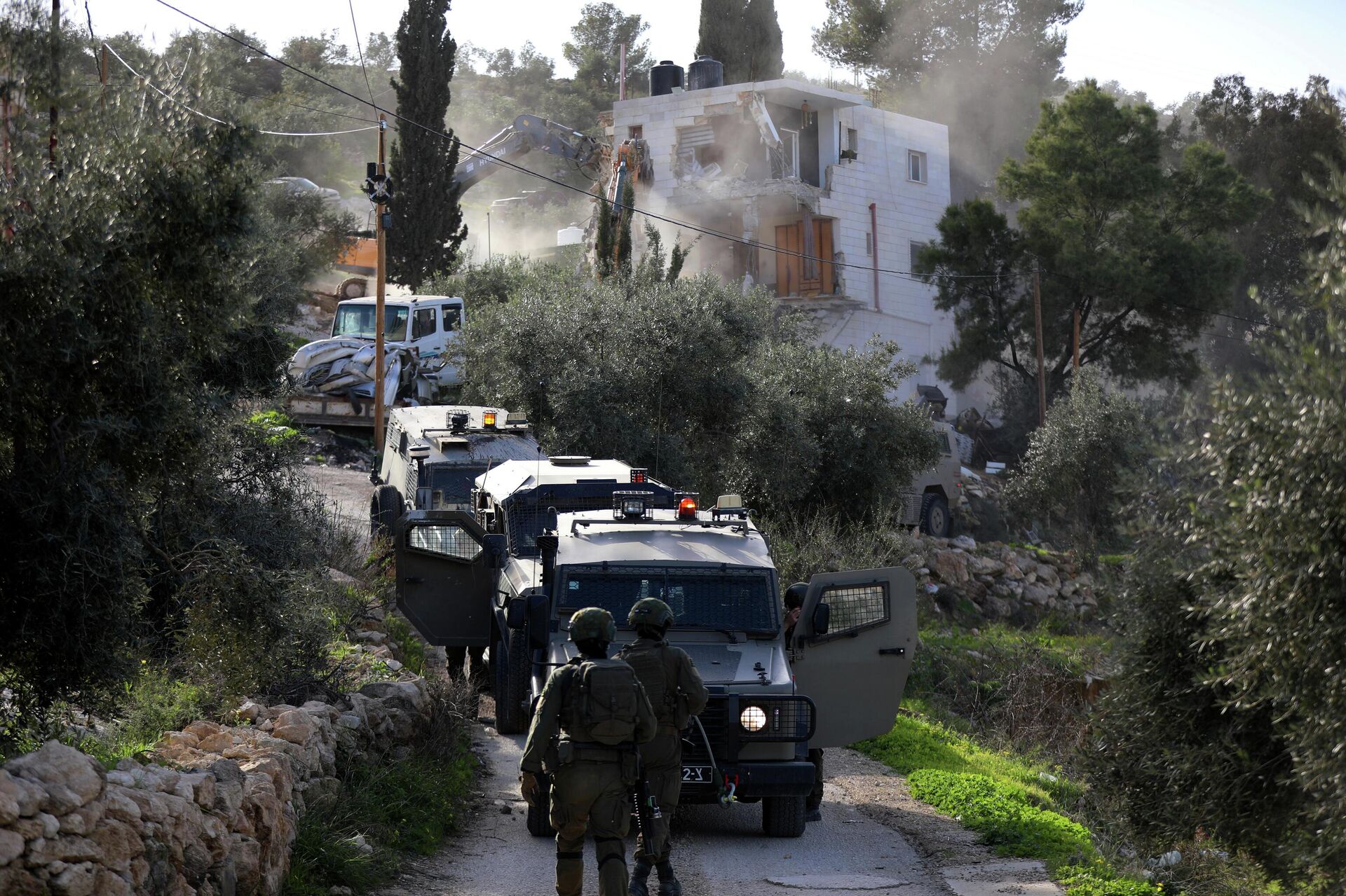 İsrail askerleri ile işgal altındaki Batı Şeria'da Filistinliler arasında sık sık gerginlik yaşanıyor - Sputnik Türkiye, 1920, 09.02.2026