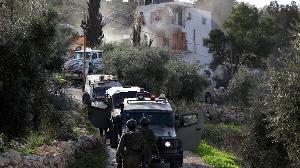 İsrail askerleri ile işgal altındaki Batı Şeria'da Filistinliler arasında sık sık gerginlik yaşanıyor - Sputnik Türkiye