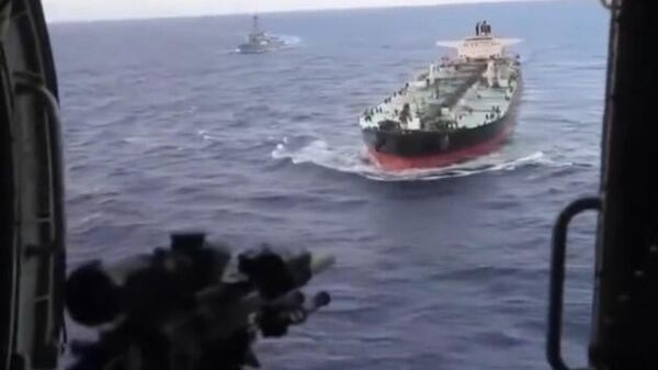 ABD ordusu petrol tankerine el koydu - Sputnik Türkiye